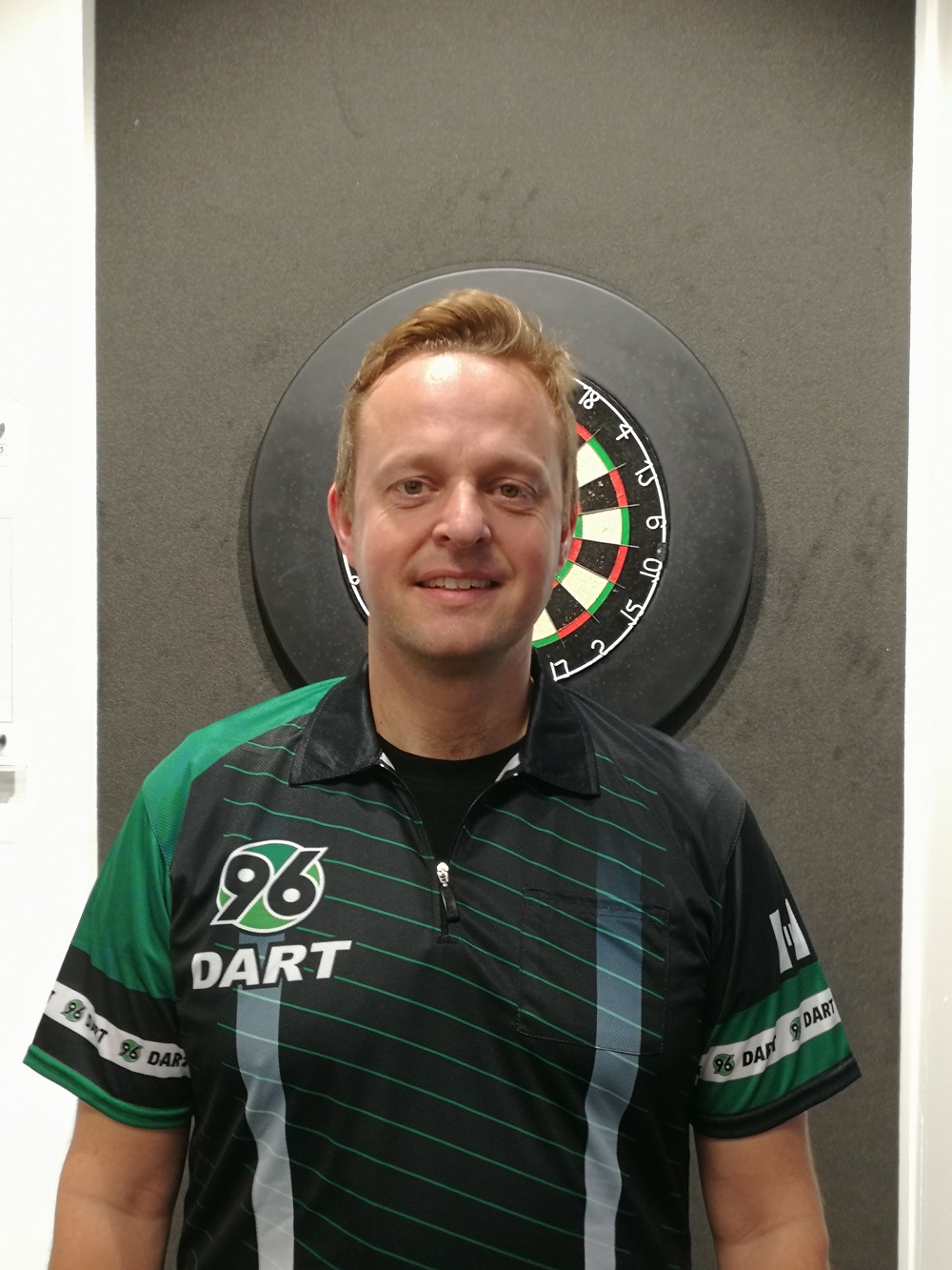 hannover-96-96-darter-kevin-schal-als-spieler-der-pdc-q-school